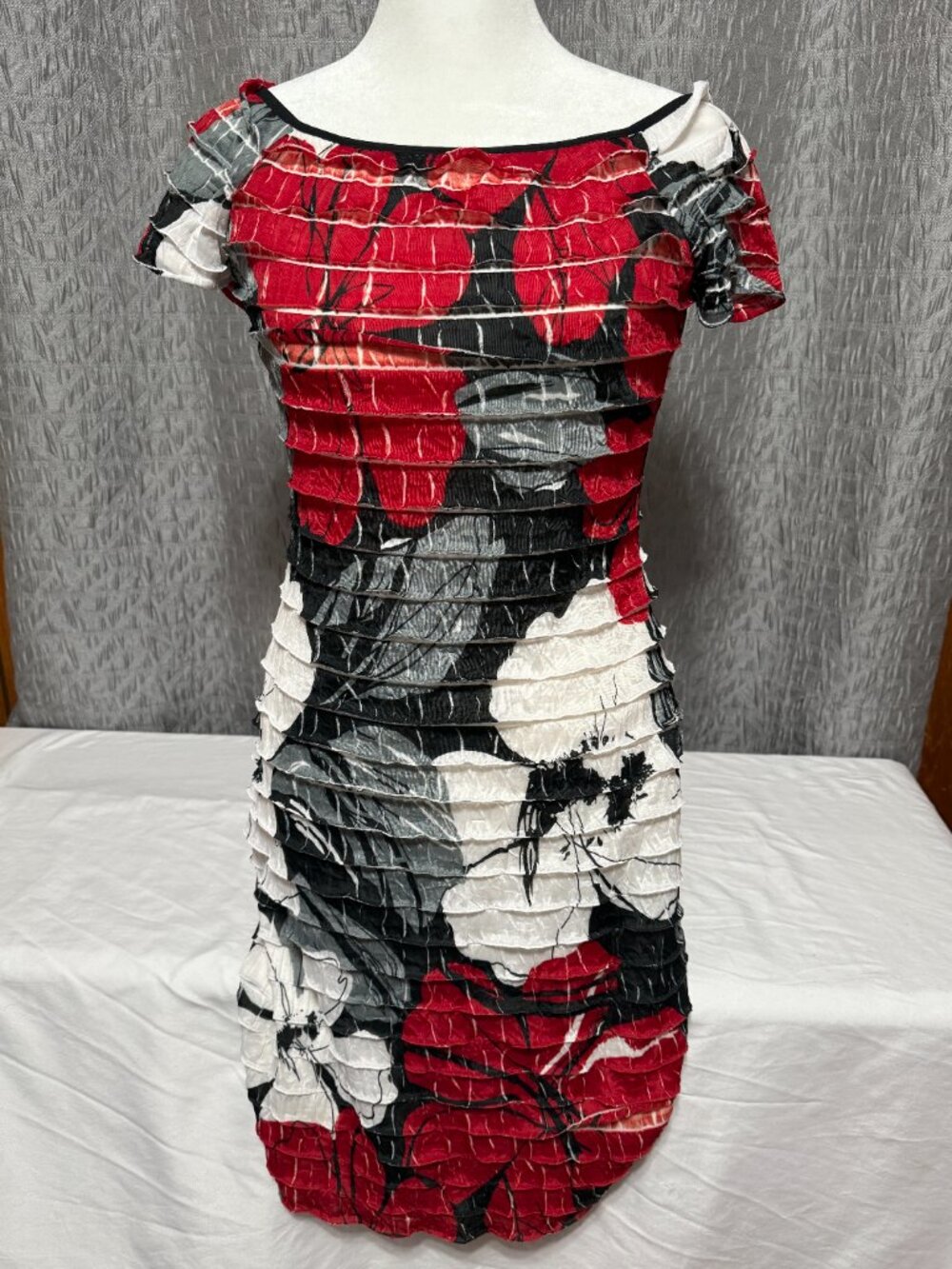 Vintage Joseph Ribkoff Women's Red Floral Textured Ruched Bodycon Dress Size 8